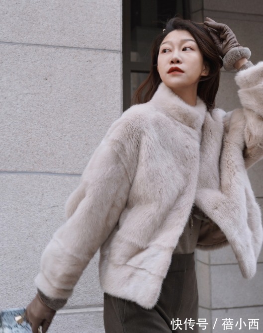 大长腿|入冬怎么穿不土气?建议入手一件“毛茸茸”外套,时髦高级上档次