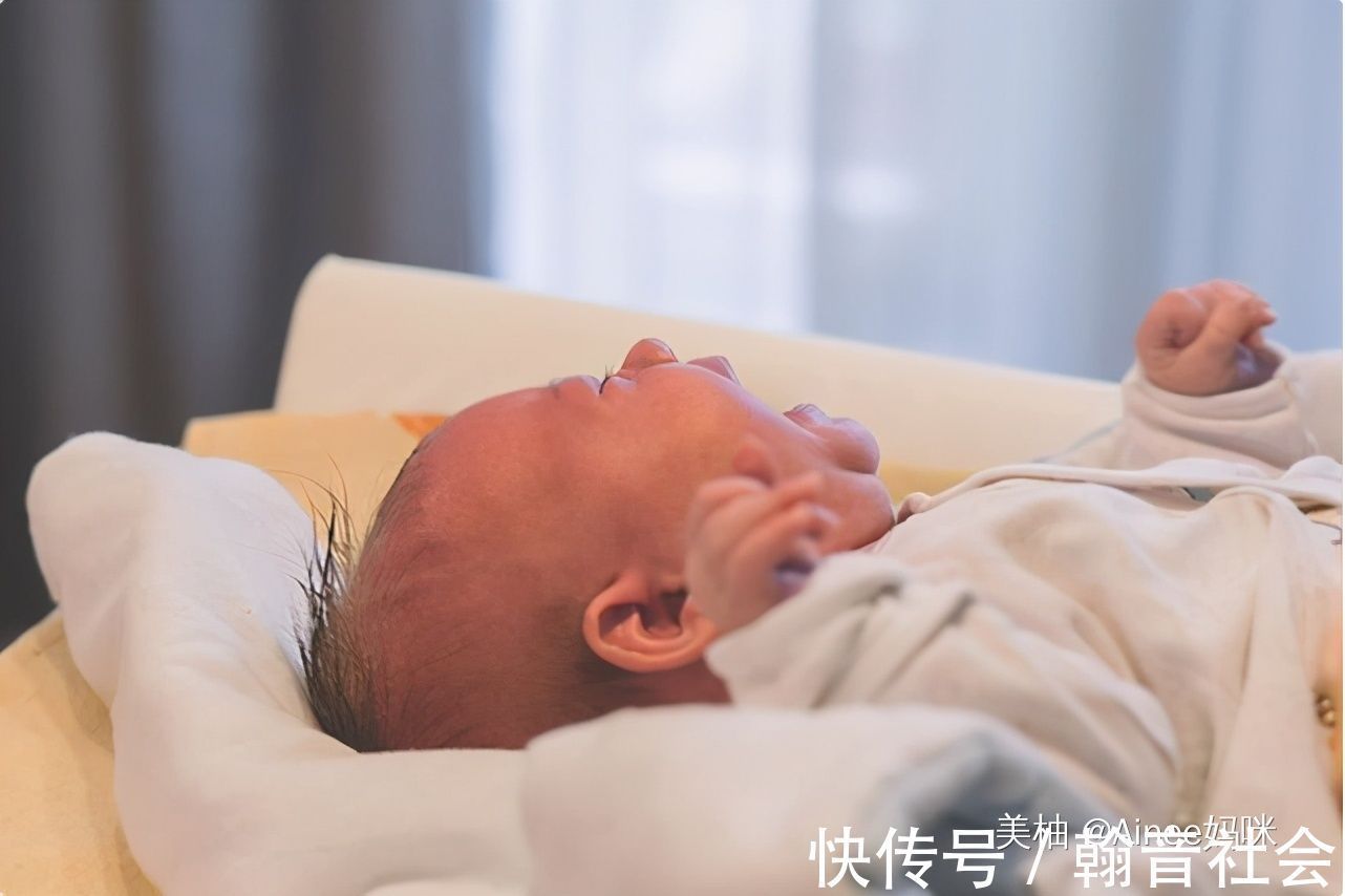 医护人员|新生儿宝宝出生后,为何医生要让宝妈确认性别,而不是先看脸?