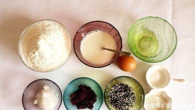  手机|看手机就可以啃得很享受的一款面包，约吗？