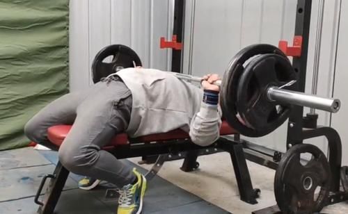 体脂|为啥有些人卧推重量很大,但是胸肌一般般?老师傅帮你分析分析