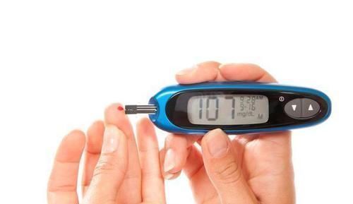 糖尿病患者|血糖升高,双脚会出现3种变化,若你有,及时测血糖,别忽视