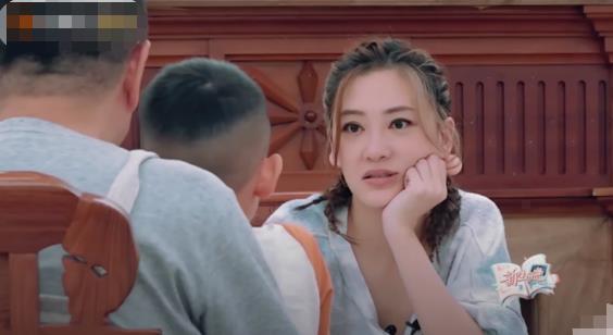 7岁儿子落泪「不认得很多中文字」应采儿翻脸走人