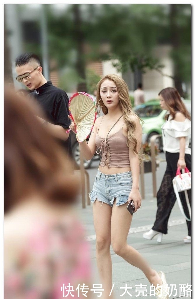 吊带|街拍丨纯美可人的吊带漂亮美女,美丽到让人不敢直视