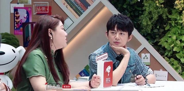 周深看实习生想到自己留学,杨天真何炅如何应对父母干预职业选择