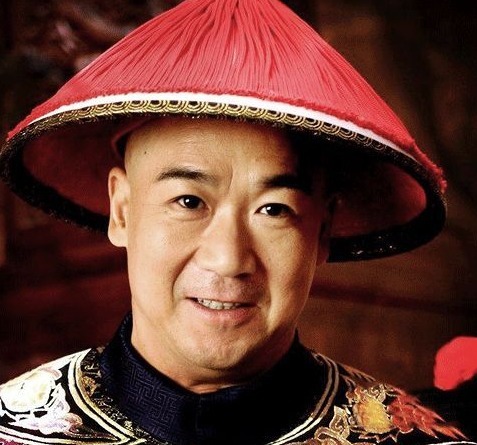 百官|乾隆得幅画让纪晓岚写诗,前两句百官讥笑,不料后两句却众人叫绝