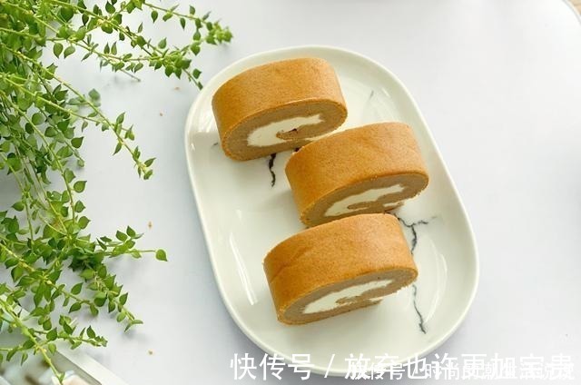 自制香浓的可可蛋糕卷,做法简单又方便,怎么卷都不开裂
