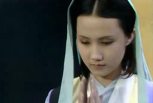 “可怜绣户侯门女,独卧青灯古佛旁”,说的不仅是惜春,还有她