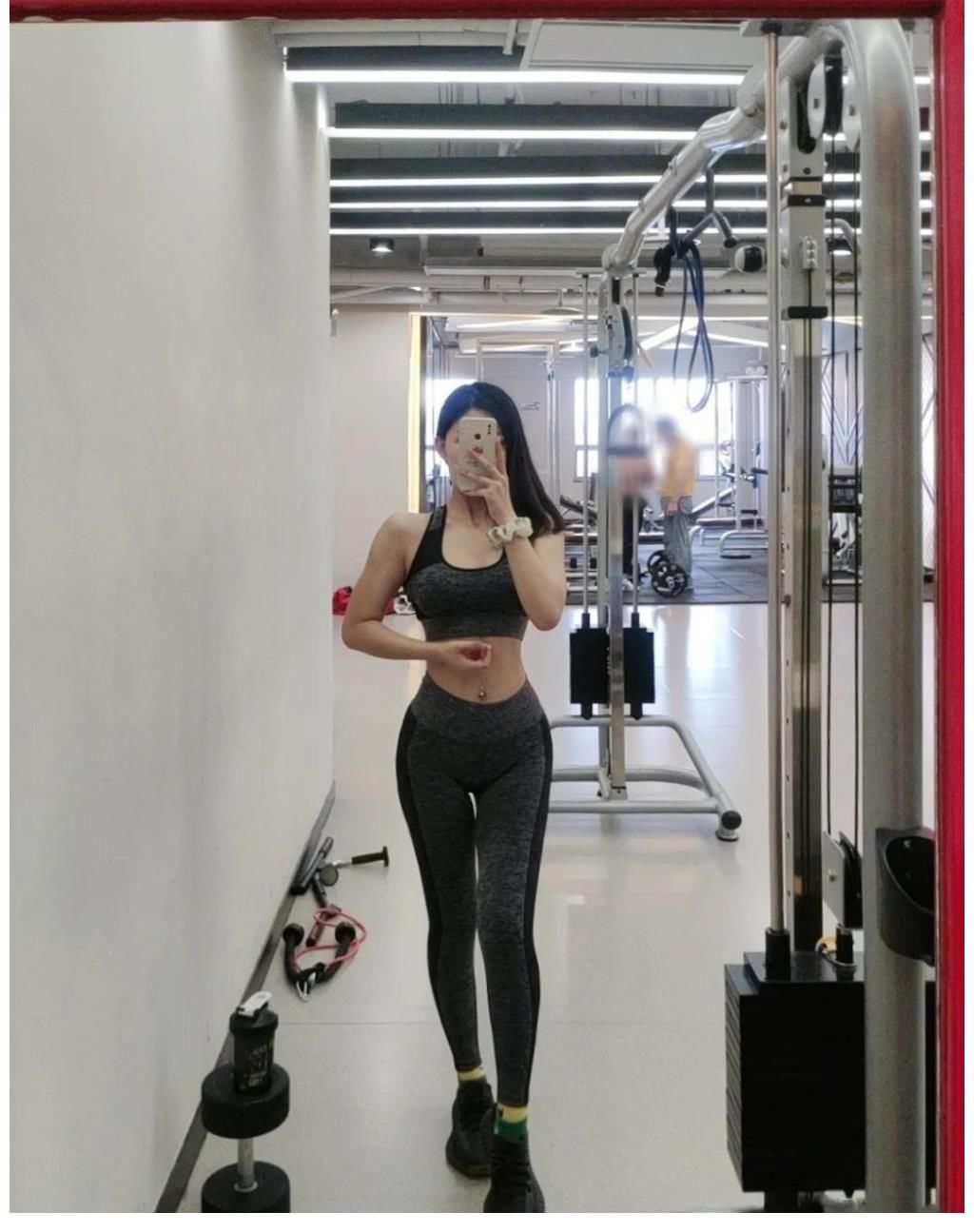 小姐姐|河北00后运动博主,稚嫩面孔,魔鬼身材,网友:太迷人了