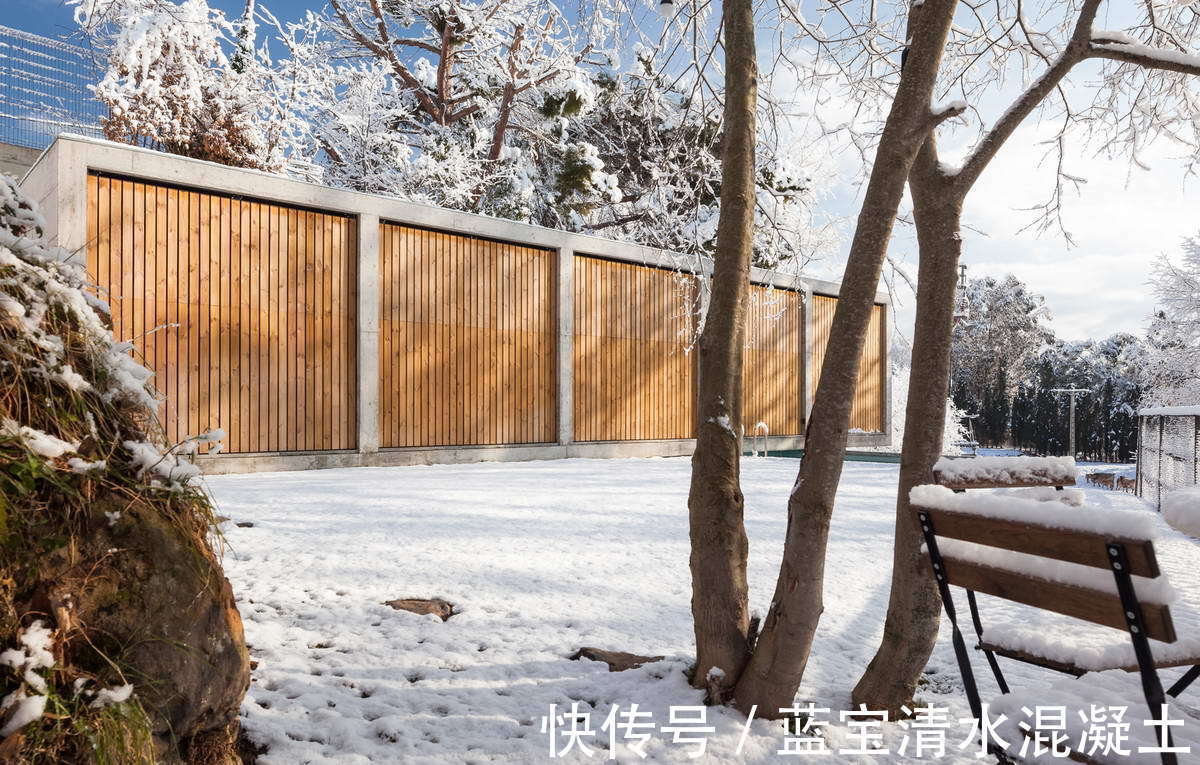 原木|西班牙原木与混凝土大宅,自然与质感的结合