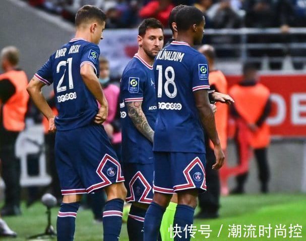 合影|梅西赛后抱对手门将儿子合影 队友打趣出场时沾光