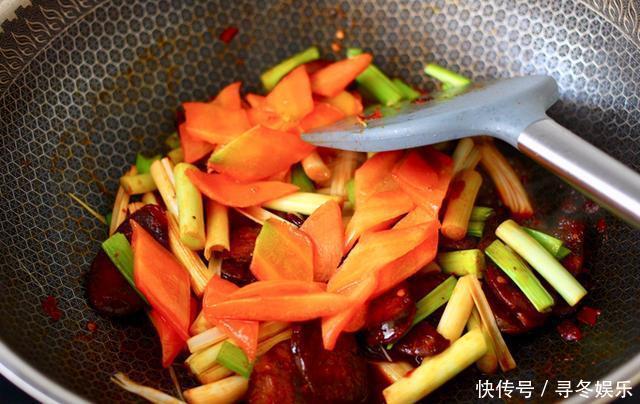  年夜饭里的下酒菜，腊肠炒蒜苗，新手小白也容易学会