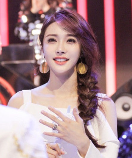 她隐瞒婚史参加《中国好声音》，成名后选择离婚，今却已成这样