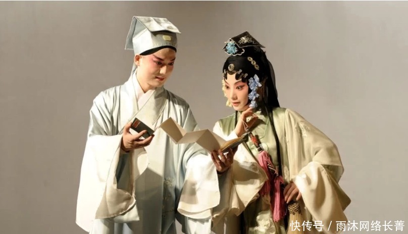 女子仰慕状元学识,主动嫁状元为妾,新婚当晚却失望地悬梁自尽