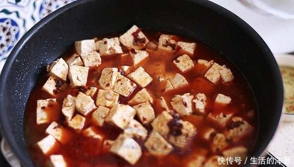 下入|如何在家简单的制作,超级好吃下饭的麻婆豆腐呢?快来学学吧!