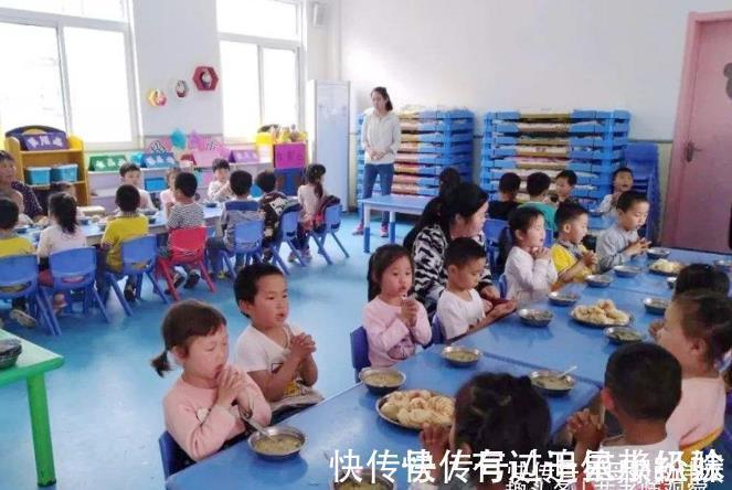 香蕉|一根香蕉分三段,幼儿园分水果遭质疑,3000托费吃不起一根香蕉?