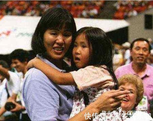 夺走|郎平退役回归家庭!27岁女儿挺拔7岁儿子帅气,前夫如此评价郎平