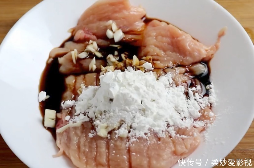 外酥|鸡胸不要炒着吃了，咱们来做个新吃法，外酥里嫩，咸香美味