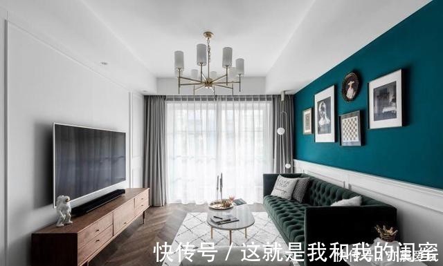 柜子|现代简约风的新房，轻奢大气，入户就被客厅背景墙迷住，漂亮极了