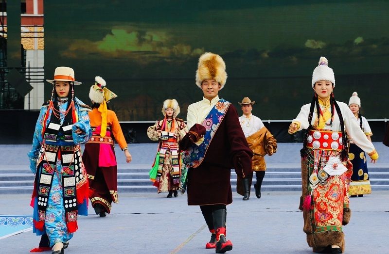 博览会|青海20支服装队伍亮相藏族服饰展演