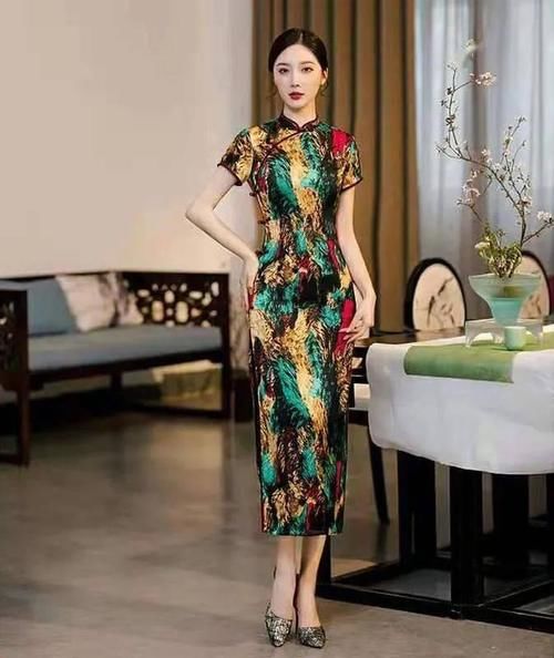 中年女人开春穿什么？当然是旗袍最漂亮了