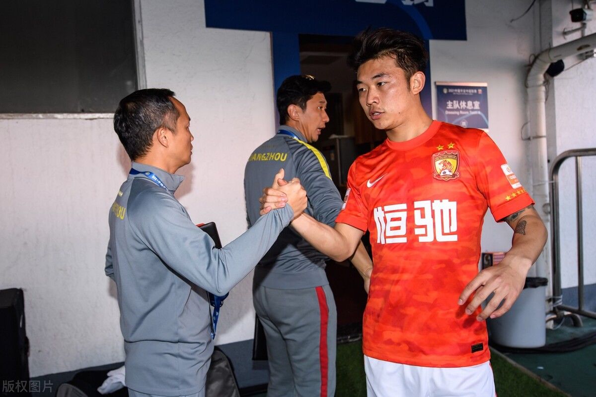 国安|国足大名单提前被曝光！两大新星首次现身国家队，接受李霄鹏考察