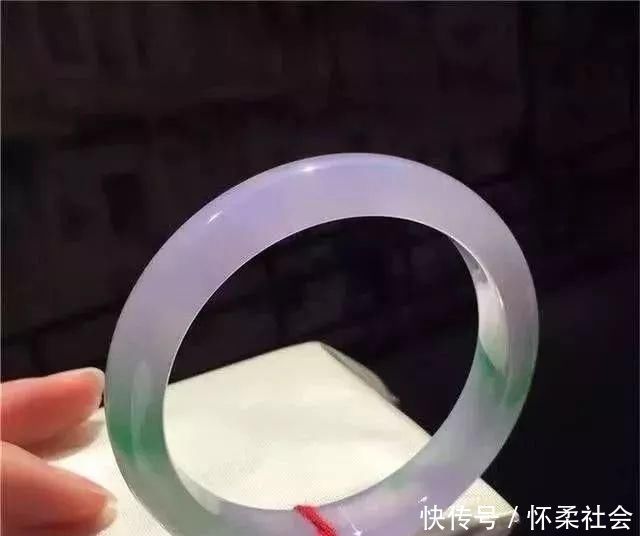 赌石|疯狂赌石,20万入手的木那翡翠原石,一刀切涨近千万