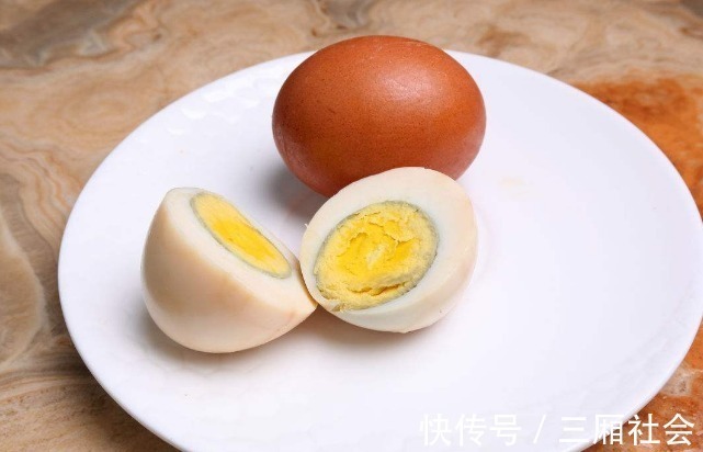 吃完鸡蛋一小时内,不能碰此物,很多人不清楚,一定要分享出去