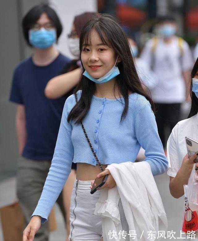 瑜伽裤 瑜伽裤显优雅,选择优雅减龄的风格,白运动鞋!