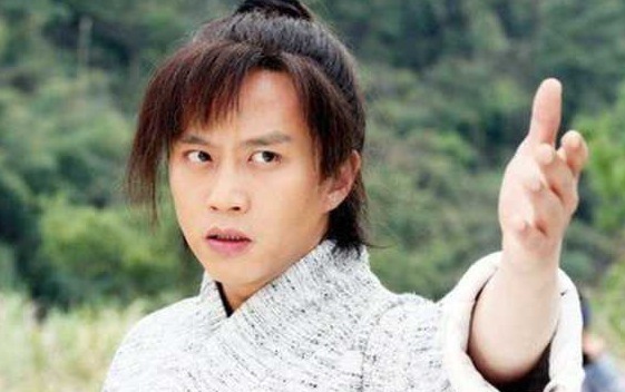 萧峰!金庸笔下六大男主实力排行榜,杨过排第六,萧峰郭靖未进前三