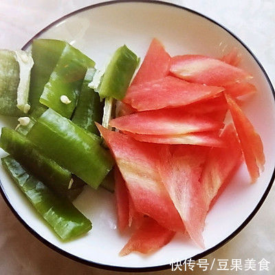 胡萝卜片|学会简单营养又好吃的洋葱炒鸡蛋，把餐厅味道搬回家
