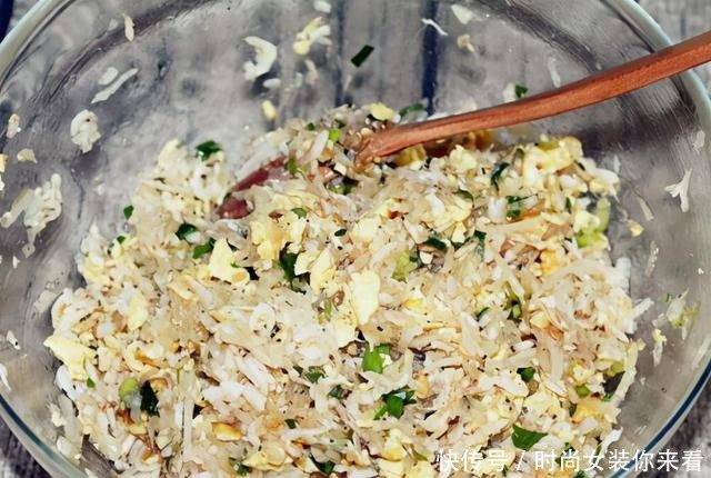 最近,我迷上了吃这饭,玉米面裹一圈,暄软馅香,营养足不发胖