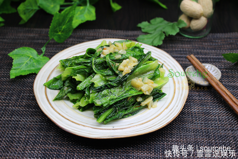 炒油麦菜时,多加一步,翠绿爽口,清香味美,比饭店还好吃