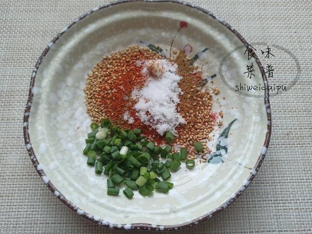 做法|火腿肠不要直接吃，教你3种简单做法，香辣又过瘾，上桌就被扫光