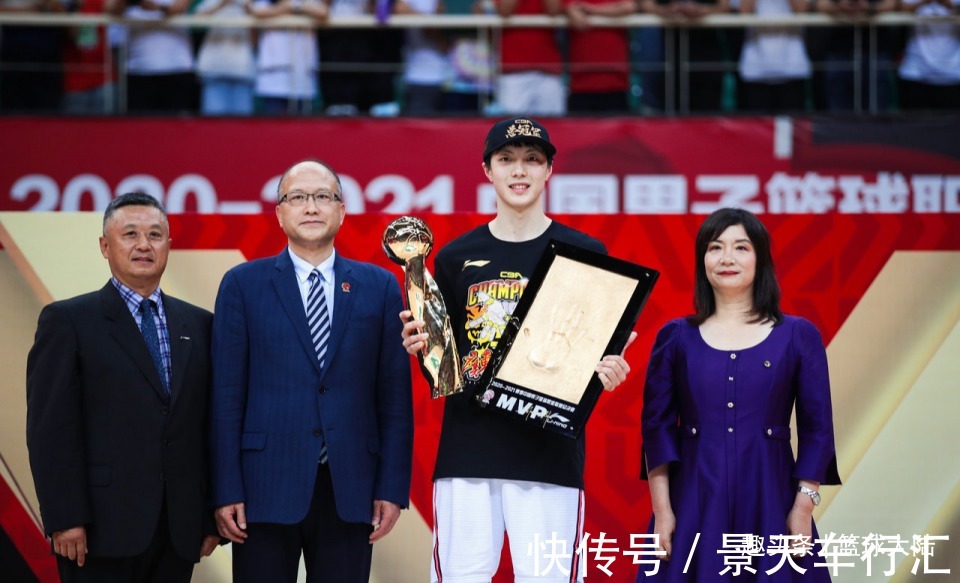 窗口期|正式复出!中国男篮超新星伤愈归来,带队冲击总冠军