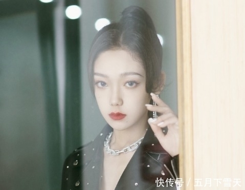 希林娜依·高|王源和希林娜依高參加節(jié)目，年齡問(wèn)題成焦點(diǎn)，情商高低有點(diǎn)明顯