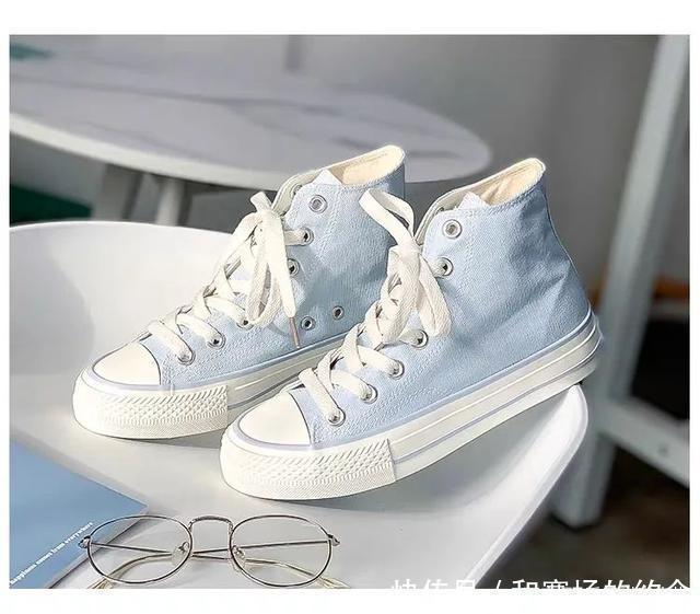 帆布鞋|你的鞋子该换了!今夏流行穿帆布鞋,百搭又平价