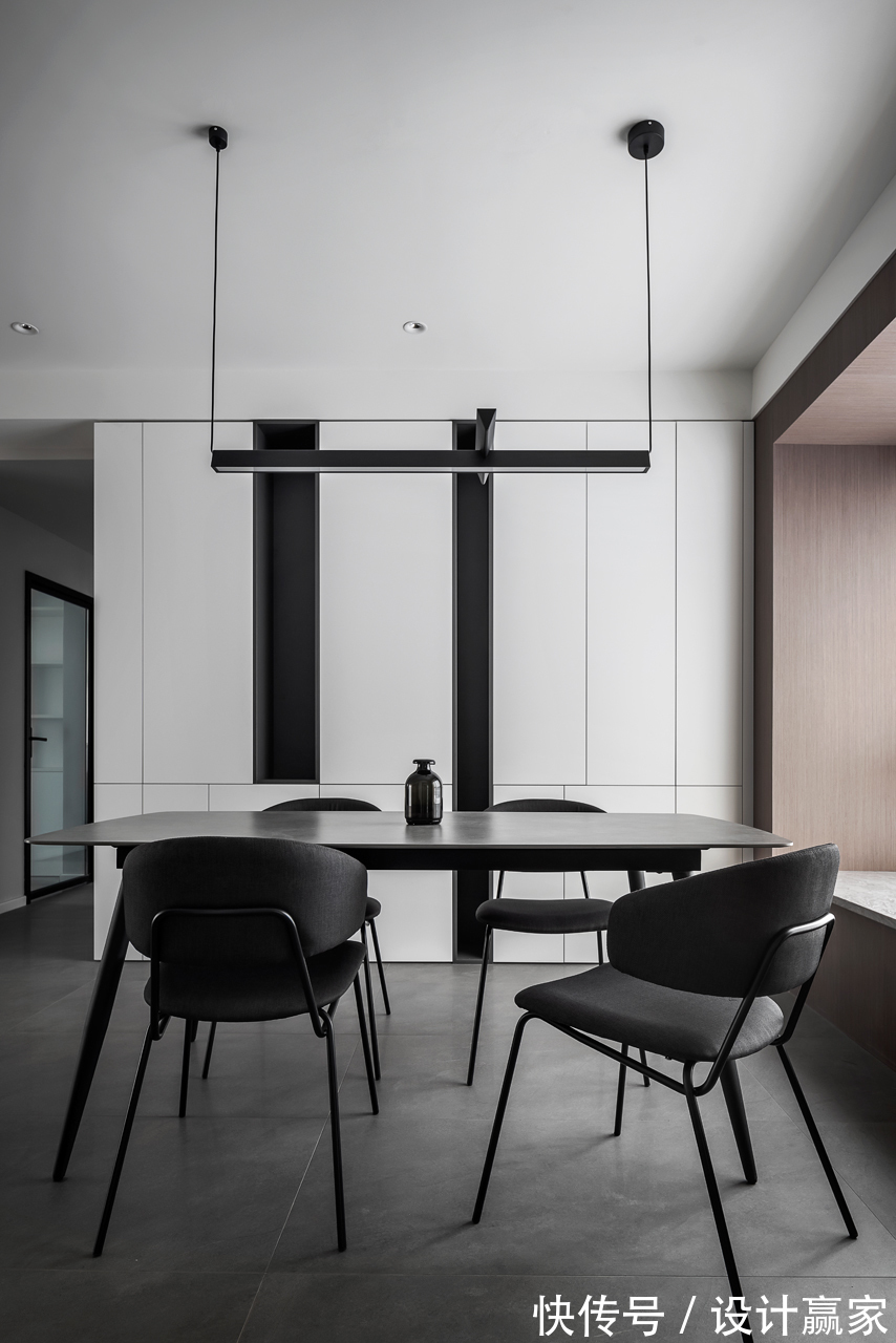 现代|132㎡现代黑白灰,素雅极简的美学空间,冷暖色搭配恰到好处