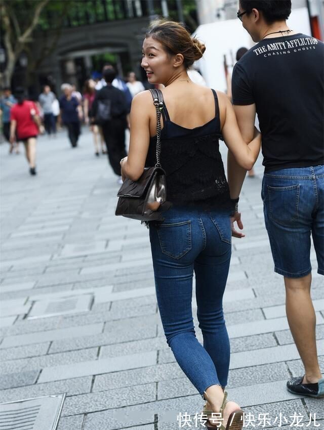 小清新 白色网纱上衣搭配蓝色打底裤,把握时尚,紧跟潮流