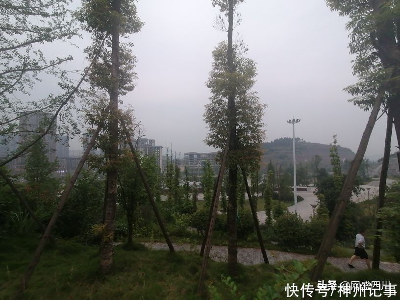 蓬安|逛游百牛赞歌广场，这里风景独好