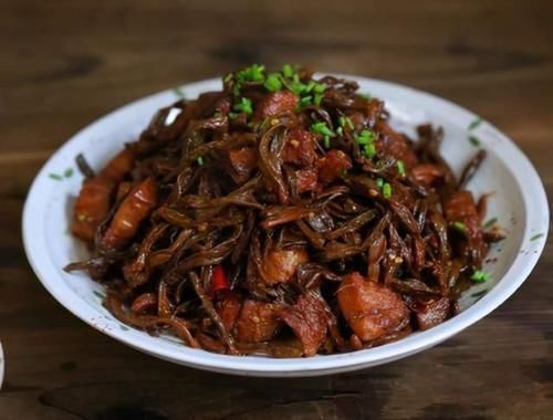 生姜片|天越冷,我家越爱吃这菜,每周炖一锅,热乎乎解馋更暖身,吃不腻