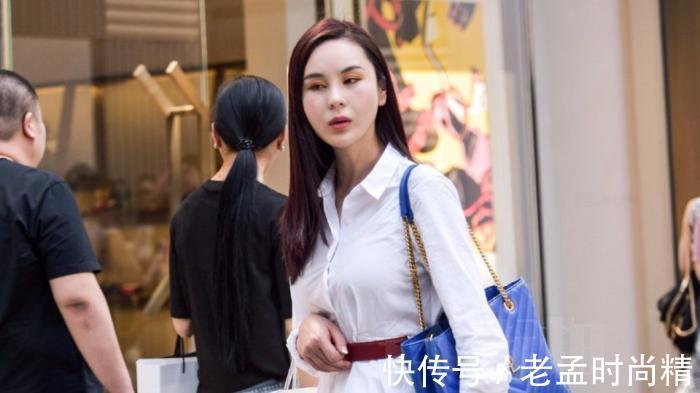 连衣裙 街拍:人手一件的白色连衣裙,为什么小姐姐穿得这么好看?