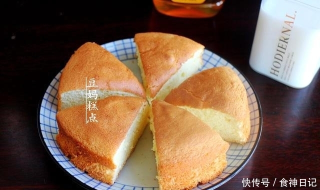 不用油不用牛奶,教你做蜂蜜蛋糕,蒸或烤都可以,只需4种食材