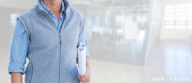 仪态|每天坚持靠墙站10分钟，一个月后，身体会发生这5个“变化”