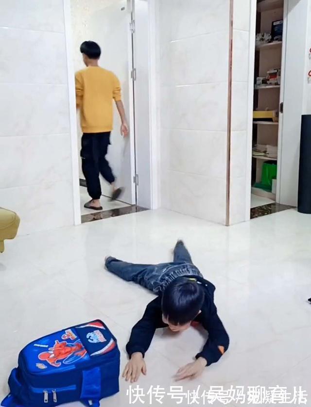 小宝|大哥二哥学习,三弟捣乱,俩哥哥的解决方案太“无情”,妈妈笑翻