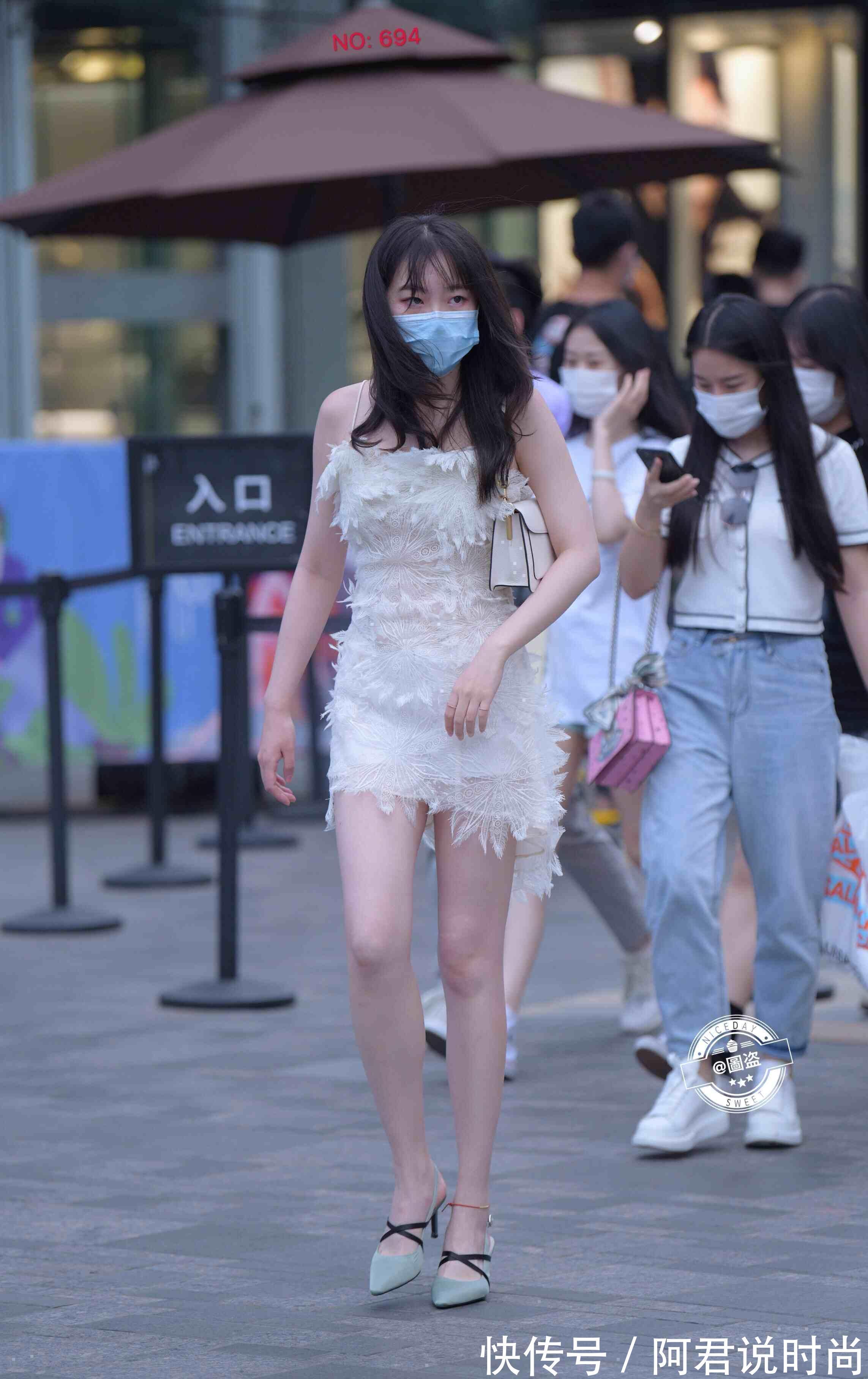 装扮|上身柔软舒适的连衣裙装扮，穿出优雅浪漫的气息，才不尴尬