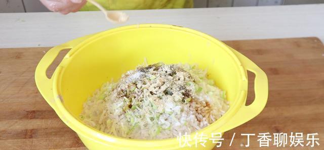 美味|饺子别再煮着吃，教你这样做，外皮金黄酥脆，馅料滑嫩流汁，美味