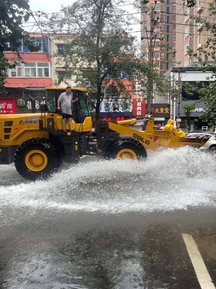 夫妻俩|雨巨大路成河，大家都让老人孩子先走——青岛夫妇讲述被困河南新乡的三天两夜