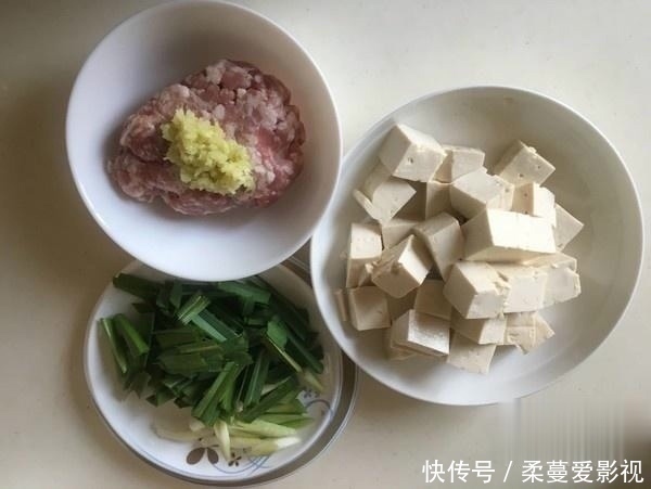 爱吃豆腐，这一个新招，你可得记住，简单又好吃，怎么吃都不腻