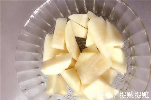 银耳|入冬后，这碗“补水润肤汤”别放过，脸上不起皮，水润透亮！