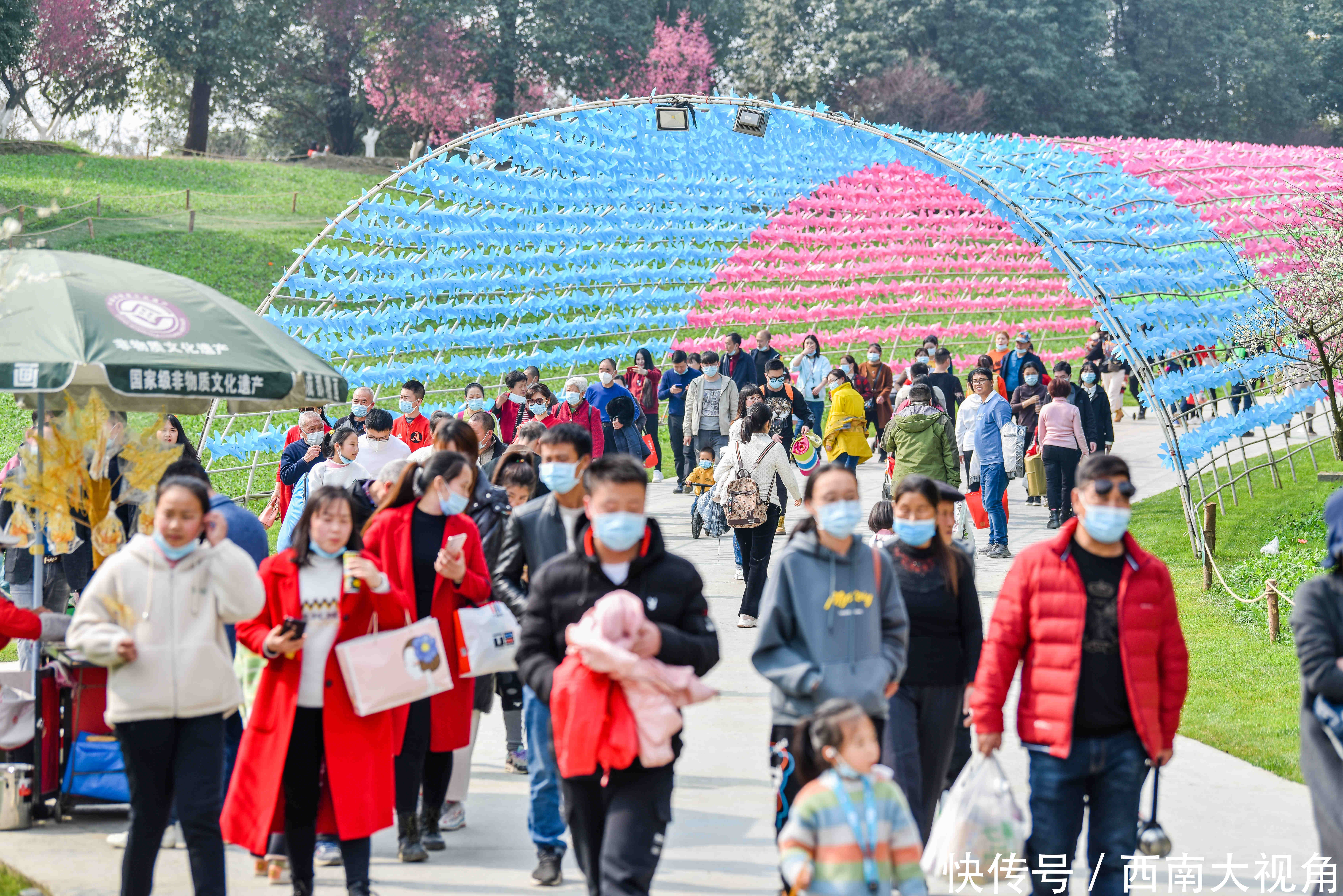 大年初一,秀丽东方风景如画、游人如织 再次提醒大家,请一定要提前一天转发和预约哦